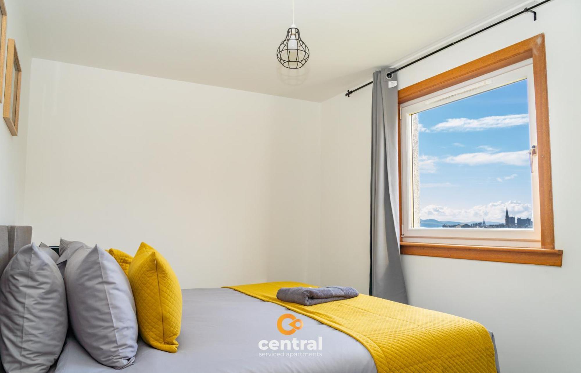 Central Serviced Apartments - 3 Bedrooms - Sleeps 4 - Superking Bed - King Bed - 2 Single Beds - Fully Equipped - Street Parking - Contact Us For Your Short & Long Term Stay Requirements Central Short Lets Dundee Extérieur photo