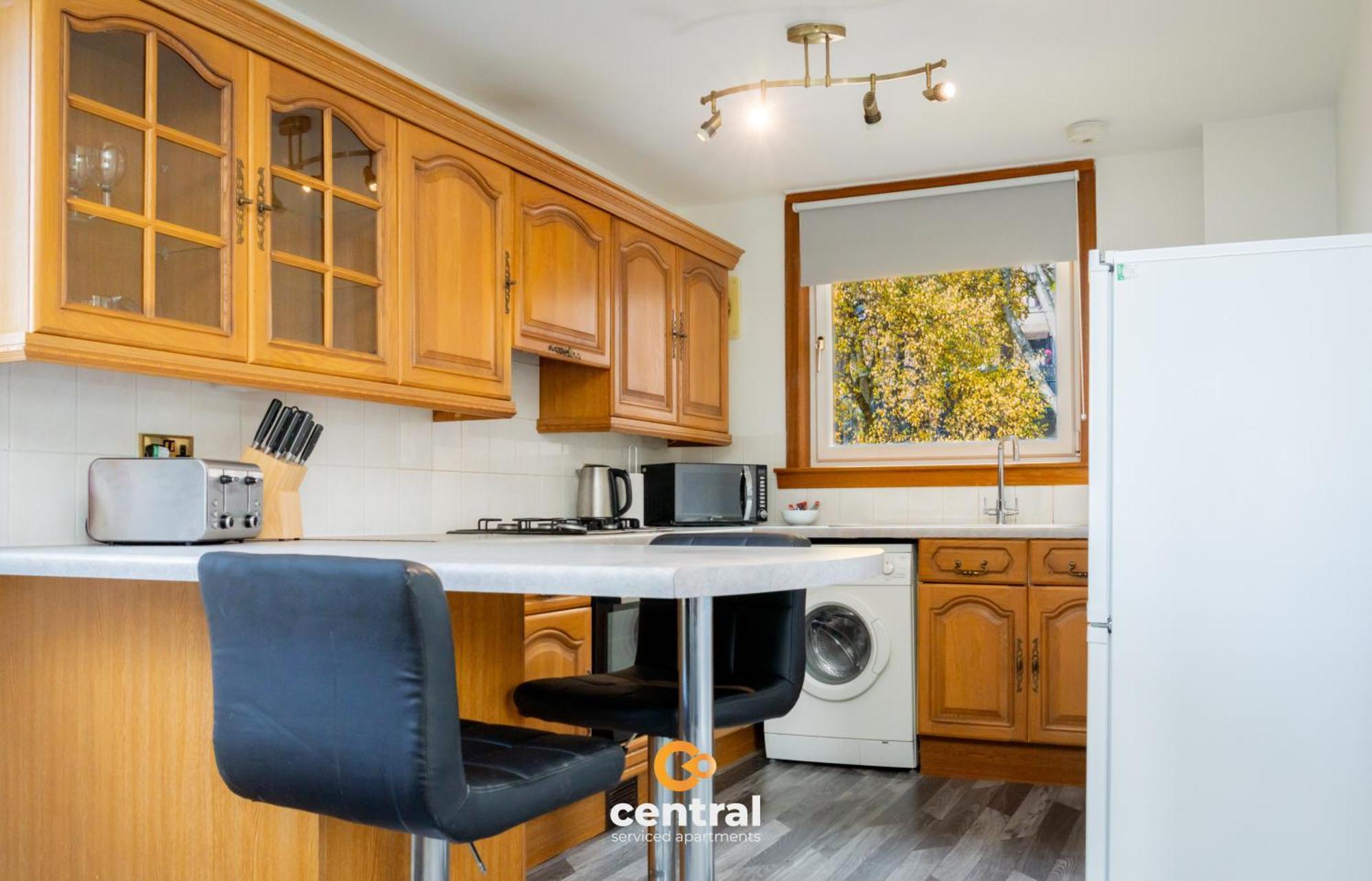 Central Serviced Apartments - 3 Bedrooms - Sleeps 4 - Superking Bed - King Bed - 2 Single Beds - Fully Equipped - Street Parking - Contact Us For Your Short & Long Term Stay Requirements Central Short Lets Dundee Extérieur photo