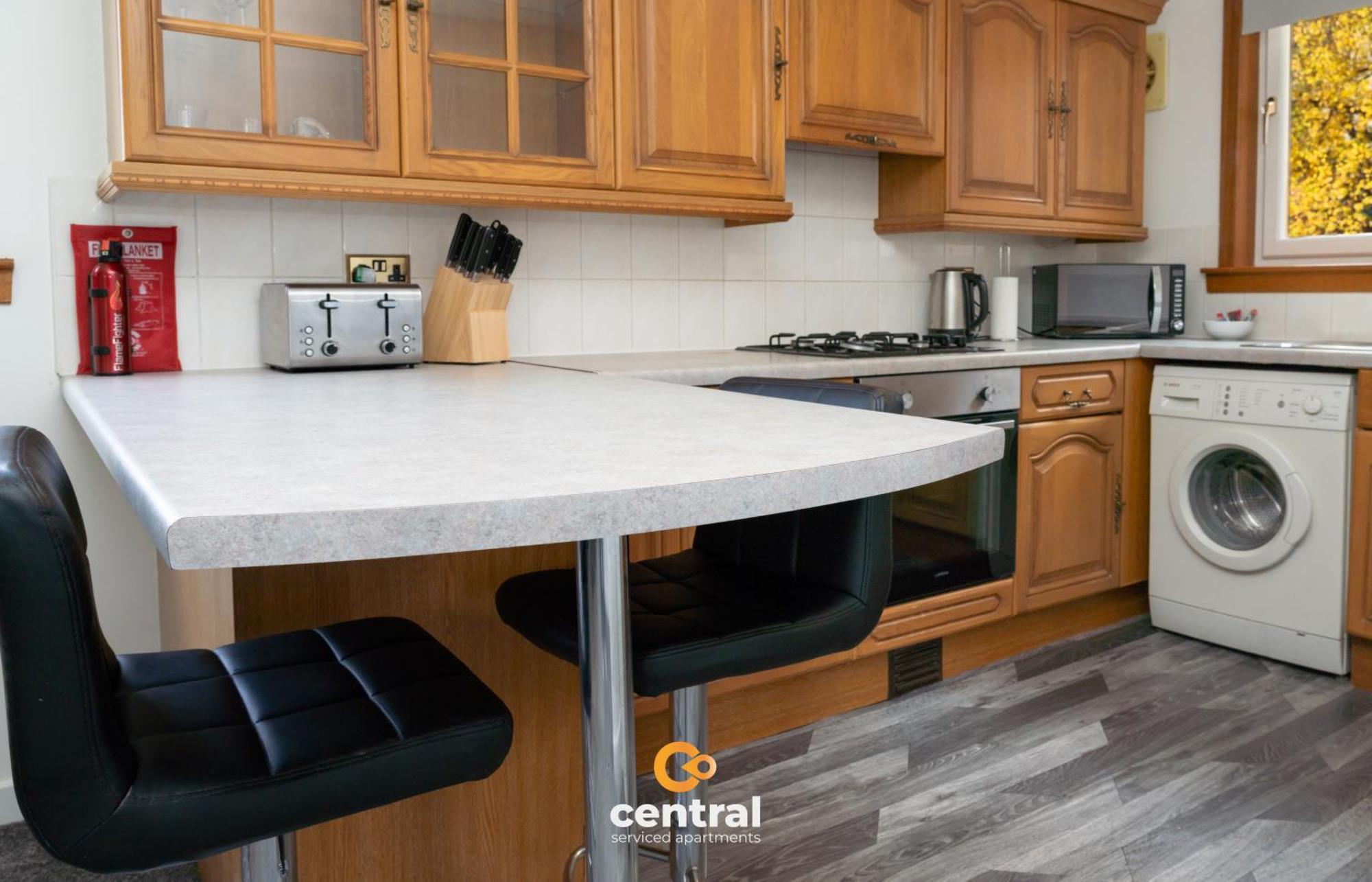 Central Serviced Apartments - 3 Bedrooms - Sleeps 4 - Superking Bed - King Bed - 2 Single Beds - Fully Equipped - Street Parking - Contact Us For Your Short & Long Term Stay Requirements Central Short Lets Dundee Extérieur photo