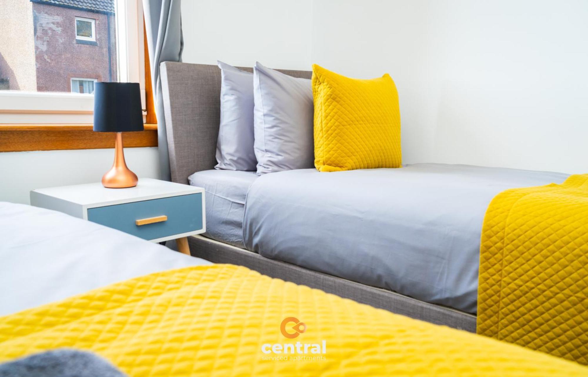 Central Serviced Apartments - 3 Bedrooms - Sleeps 4 - Superking Bed - King Bed - 2 Single Beds - Fully Equipped - Street Parking - Contact Us For Your Short & Long Term Stay Requirements Central Short Lets Dundee Extérieur photo
