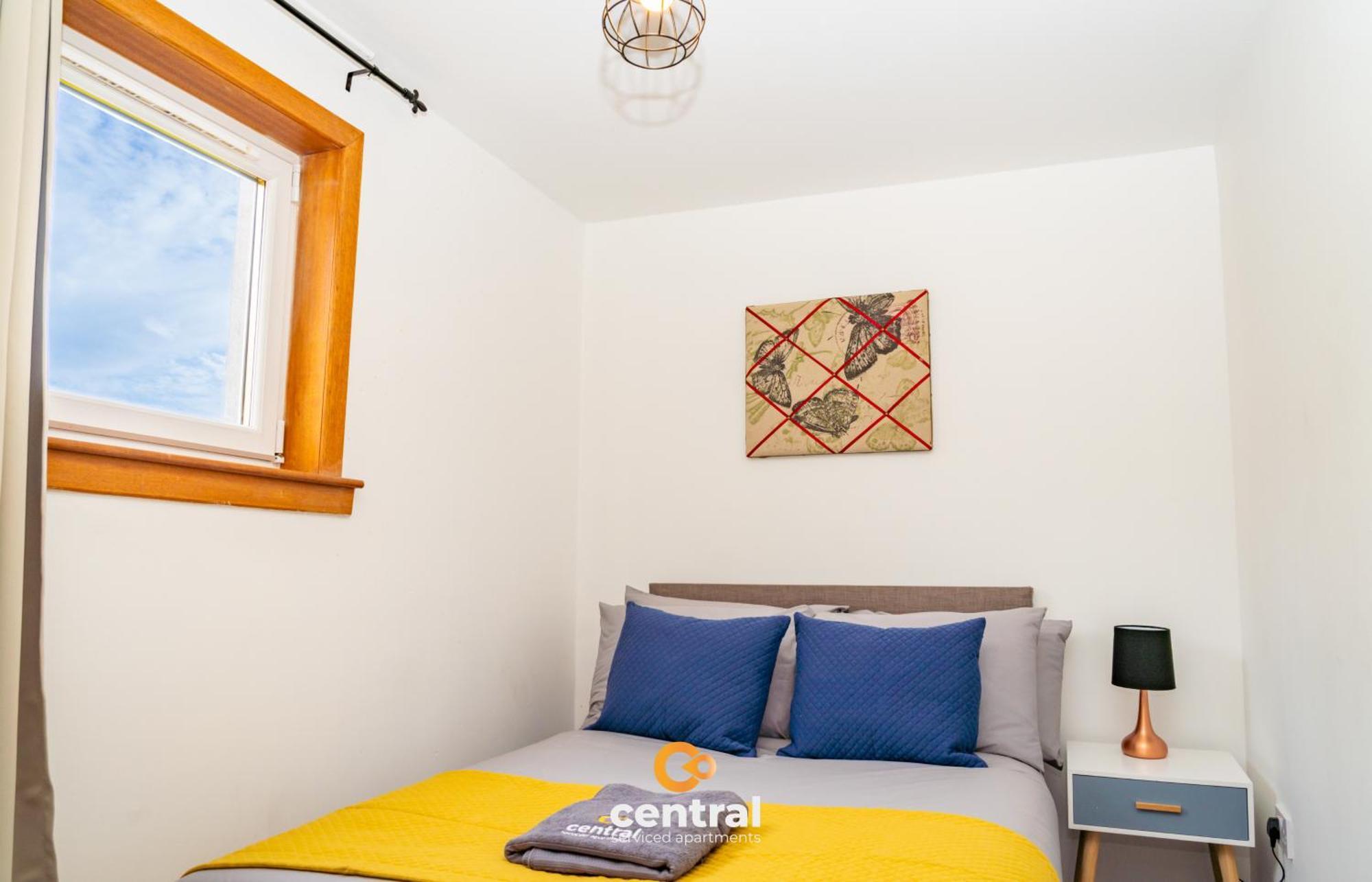Central Serviced Apartments - 3 Bedrooms - Sleeps 4 - Superking Bed - King Bed - 2 Single Beds - Fully Equipped - Street Parking - Contact Us For Your Short & Long Term Stay Requirements Central Short Lets Dundee Extérieur photo