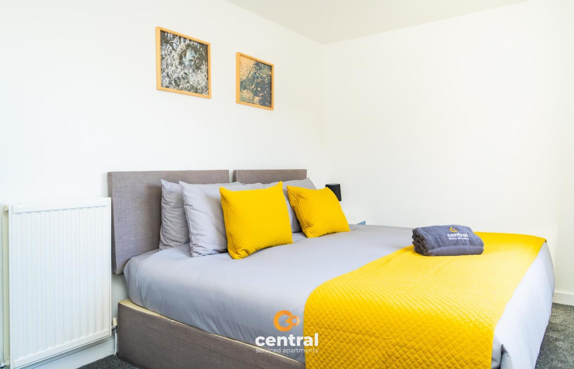 Central Serviced Apartments - 3 Bedrooms - Sleeps 4 - Superking Bed - King Bed - 2 Single Beds - Fully Equipped - Street Parking - Contact Us For Your Short & Long Term Stay Requirements Central Short Lets Dundee Extérieur photo